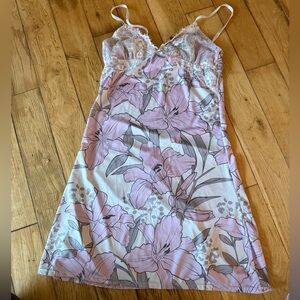 Body Touch by Secret Treasures Floral Satin Robe & Nightgown Set – Size Small